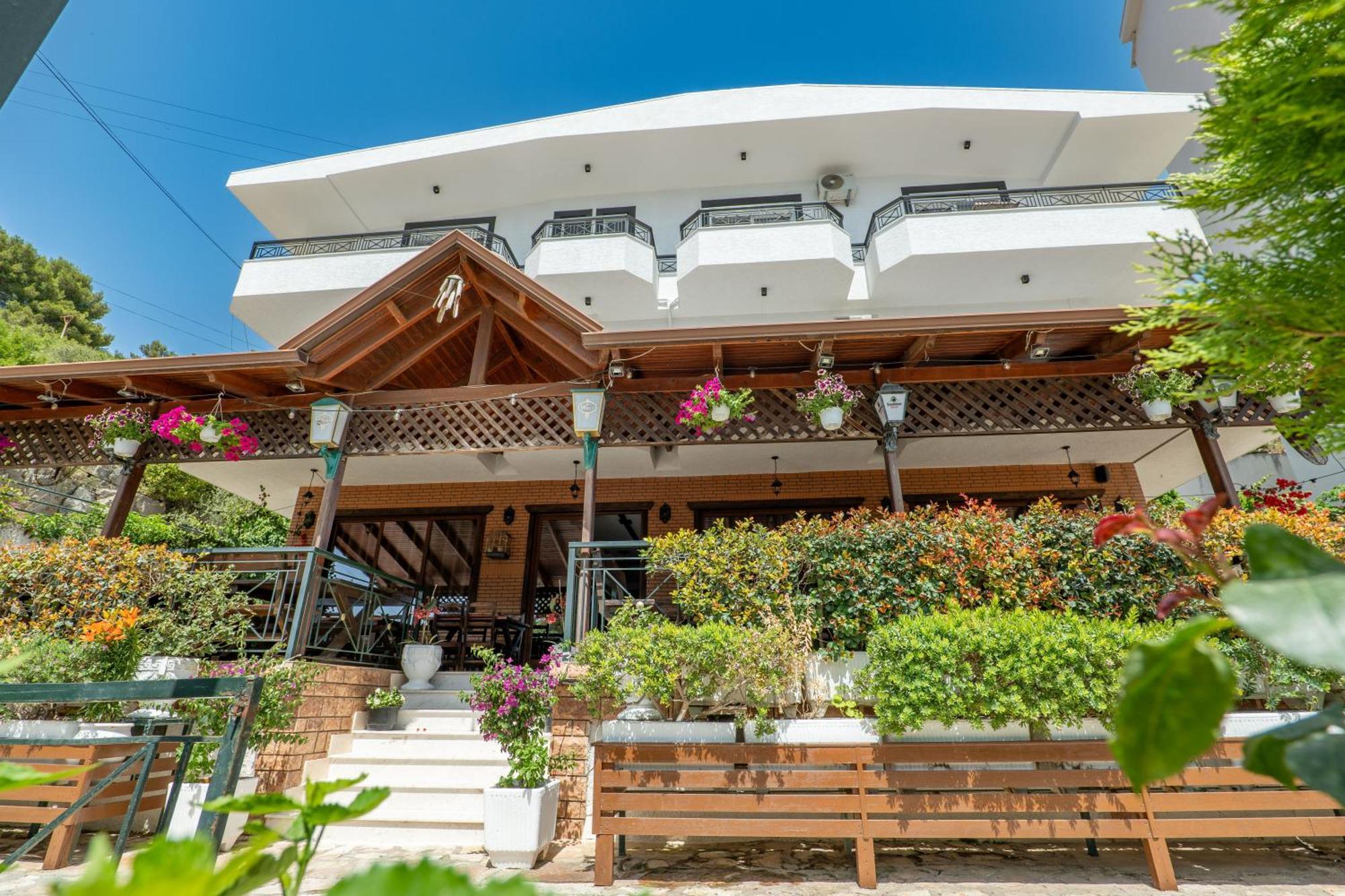 Sunkised Hotel Саранде Екстериор снимка